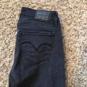 Levi’s 711 skinnies